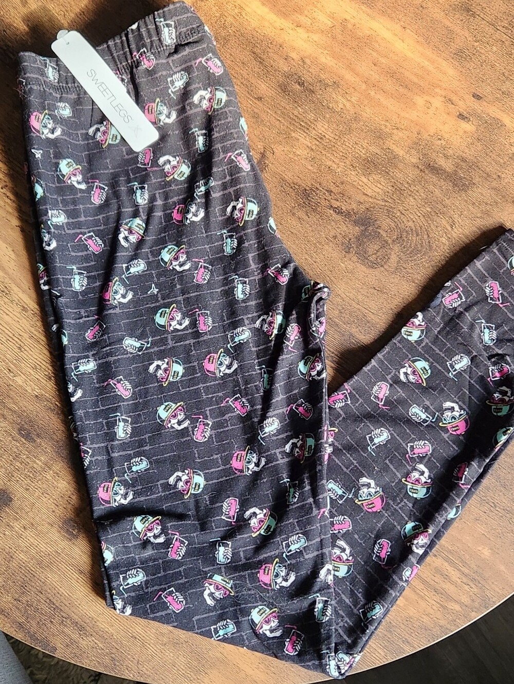 Women's Signature Sweetleg Leggings - Black w. Cool Skulls